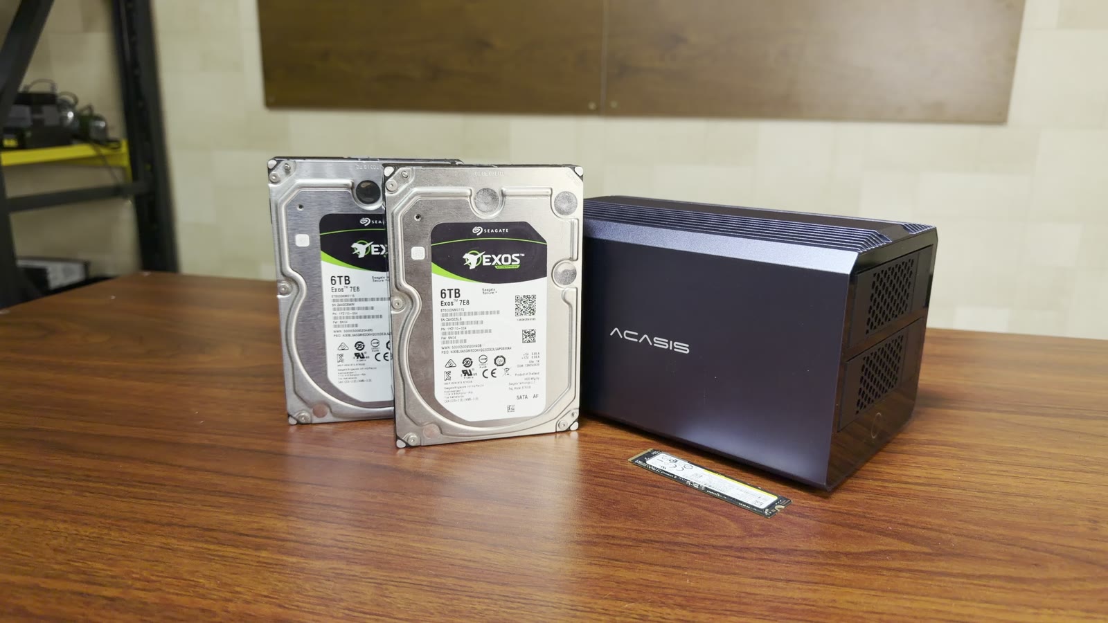 阿卡西斯 EC4501 和两块 SATA 机械硬盘